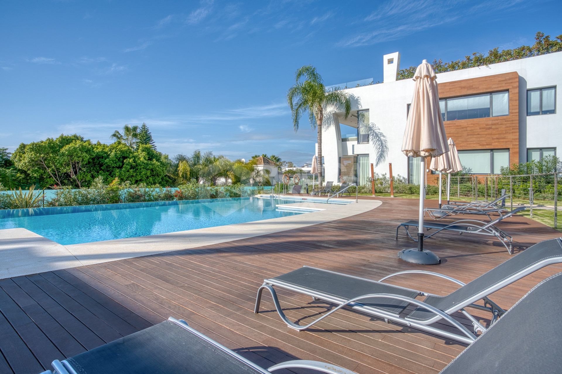 Elegant 4-Bedroom Designer Duplex with Sea Views in La Reserva de Sierra Blanca