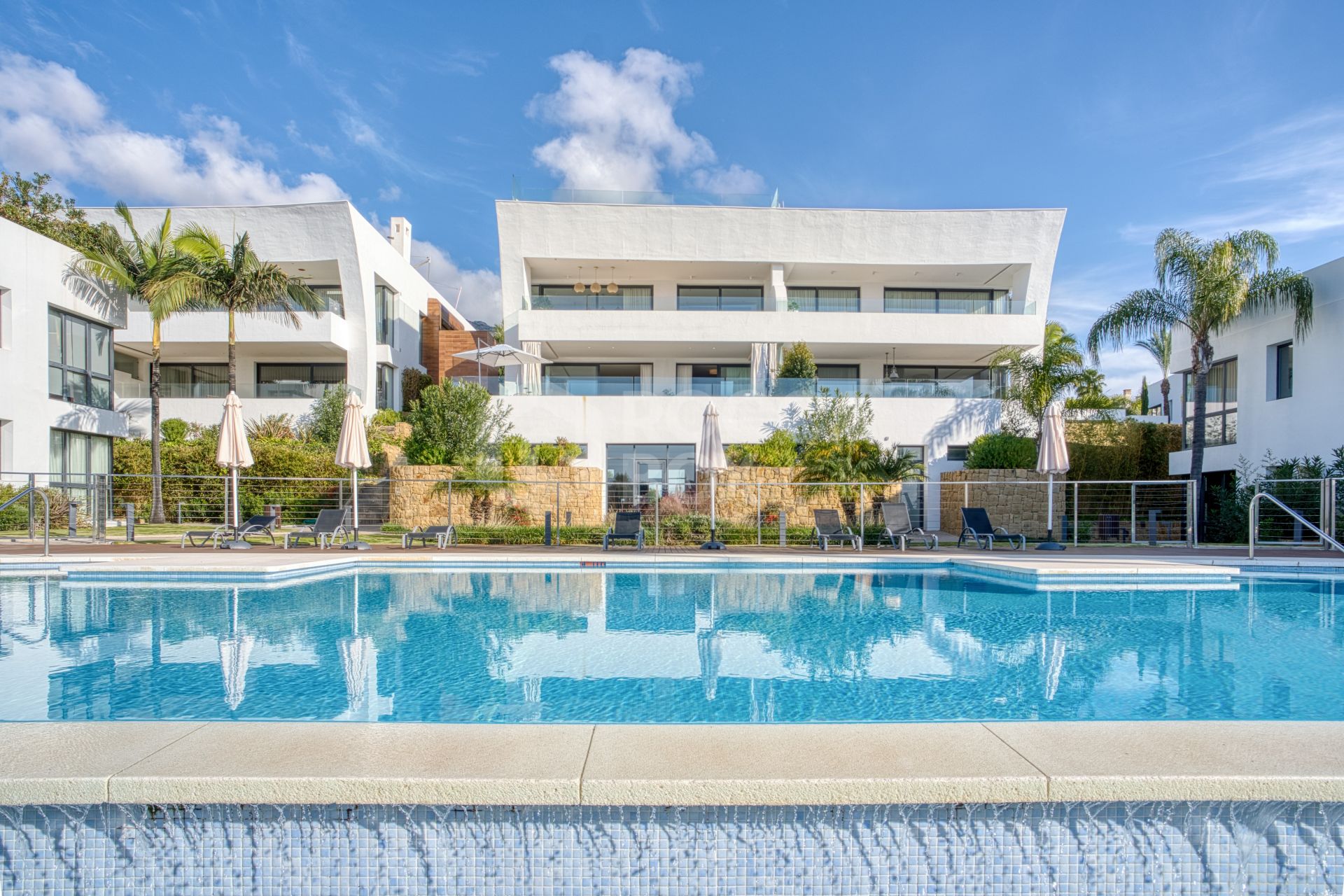 Elegant 4-Bedroom Designer Duplex with Sea Views in La Reserva de Sierra Blanca