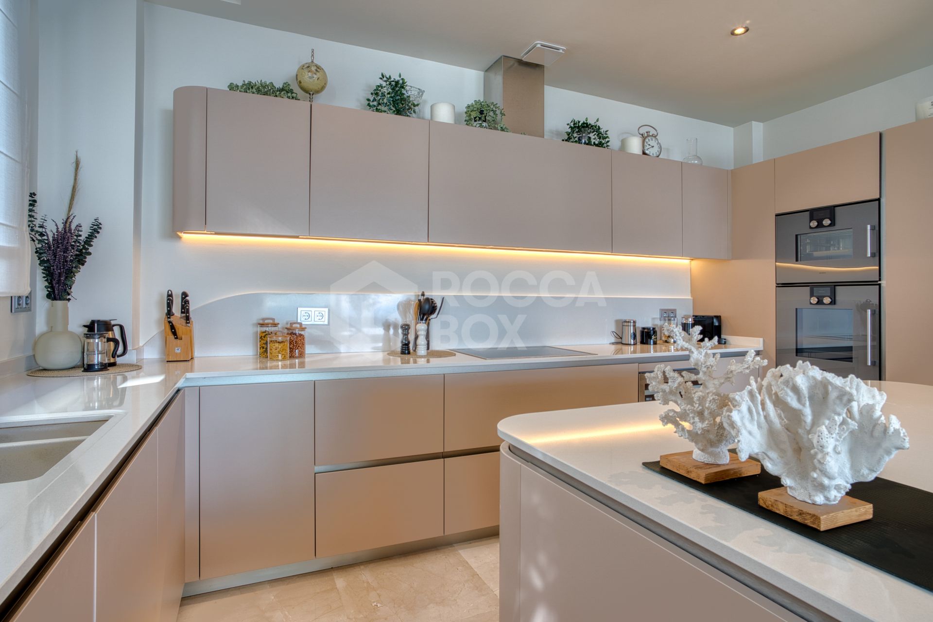 Elegant 4-Bedroom Designer Duplex with Sea Views in La Reserva de Sierra Blanca