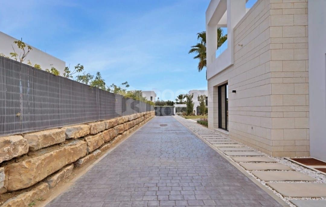 Exquisite Four-Bedroom Luxury Villa with Panoramic Views and Bespoke Upgrades