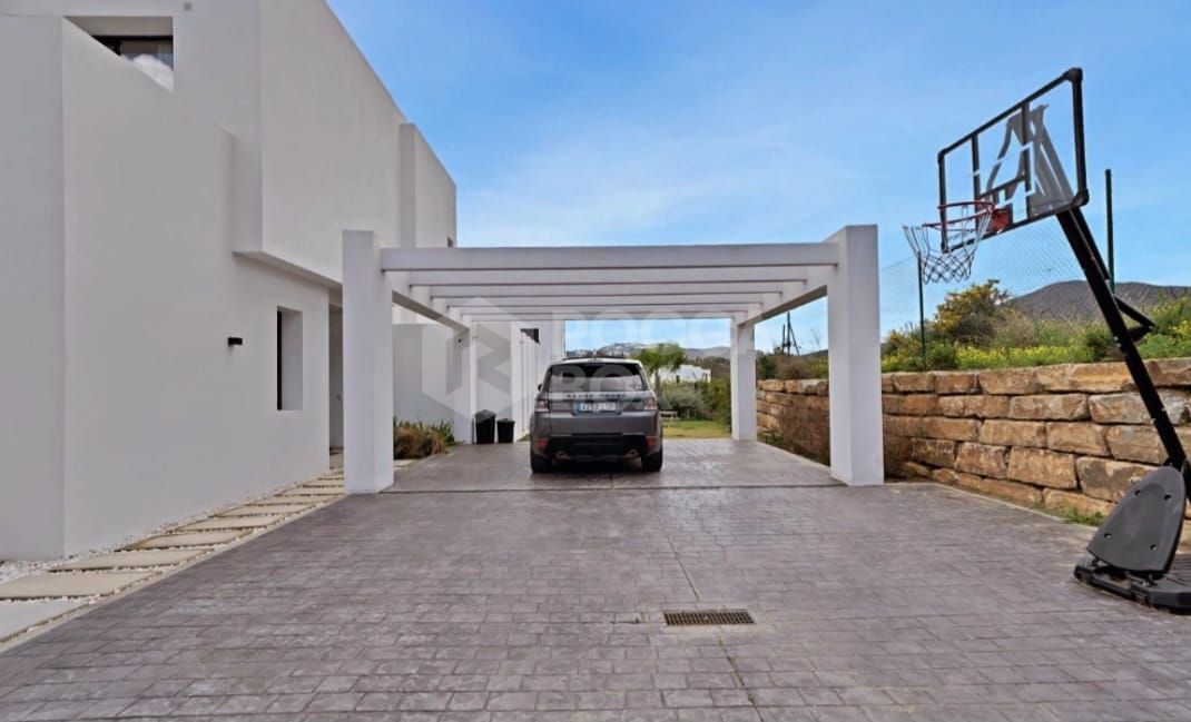 Exquisite Four-Bedroom Luxury Villa with Panoramic Views and Bespoke Upgrades