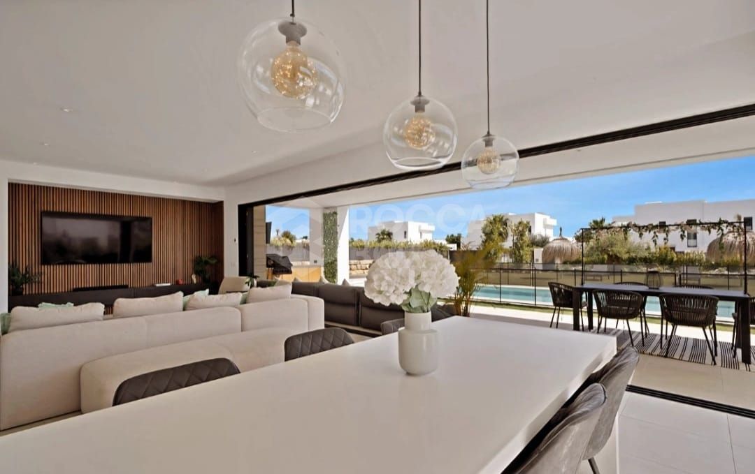 Exquisite Four-Bedroom Luxury Villa with Panoramic Views and Bespoke Upgrades