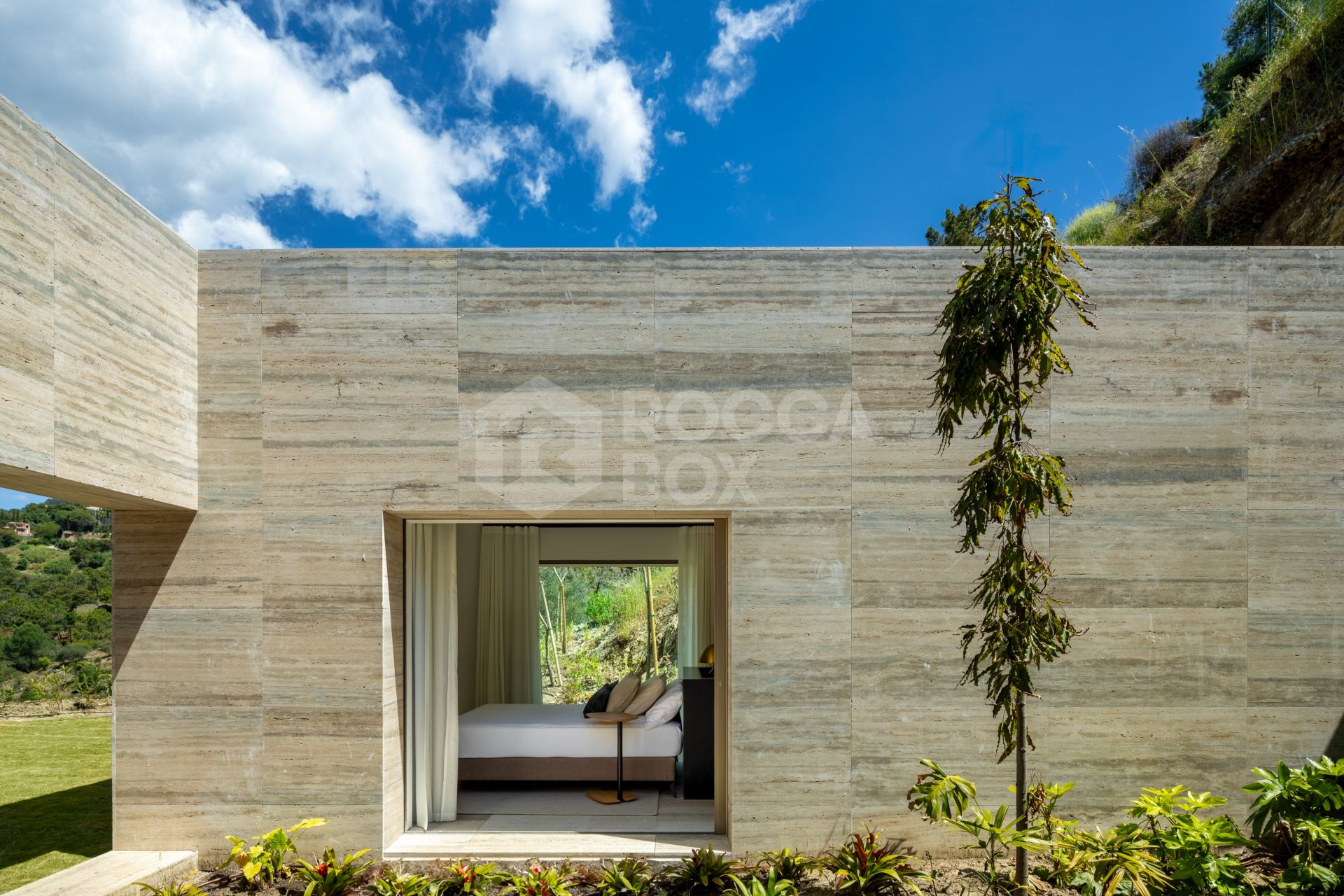 Architectural Masterpiece with Sea Views in Prestigious El Madroñal
