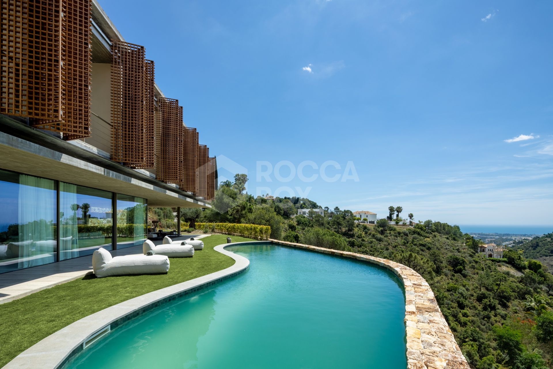 Architectural Masterpiece with Sea Views in Prestigious El Madroñal