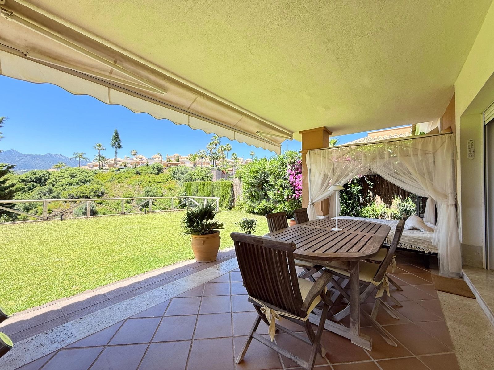 Stylish 3-Bedroom Short-term Rental Home with Garden in Santa Clara Golf
