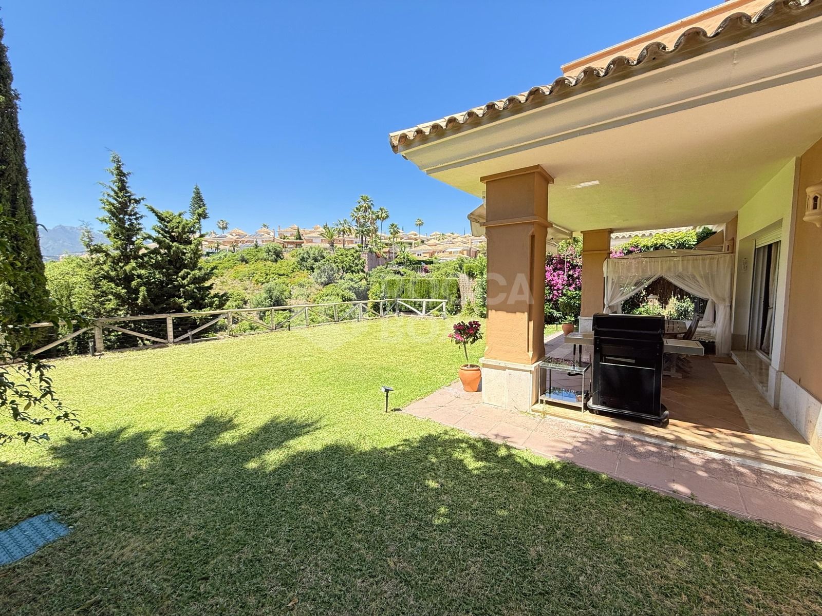 Stylish 3-Bedroom Short-term Rental Home with Garden in Santa Clara Golf