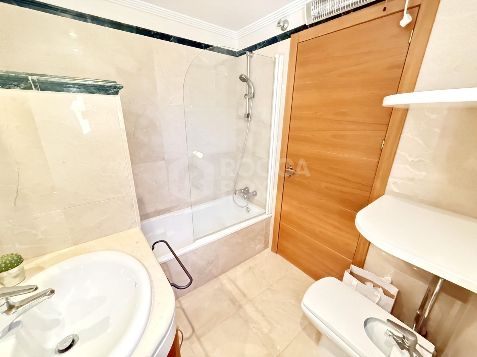 Stylish 3-Bedroom Short-term Rental Home with Garden in Santa Clara Golf
