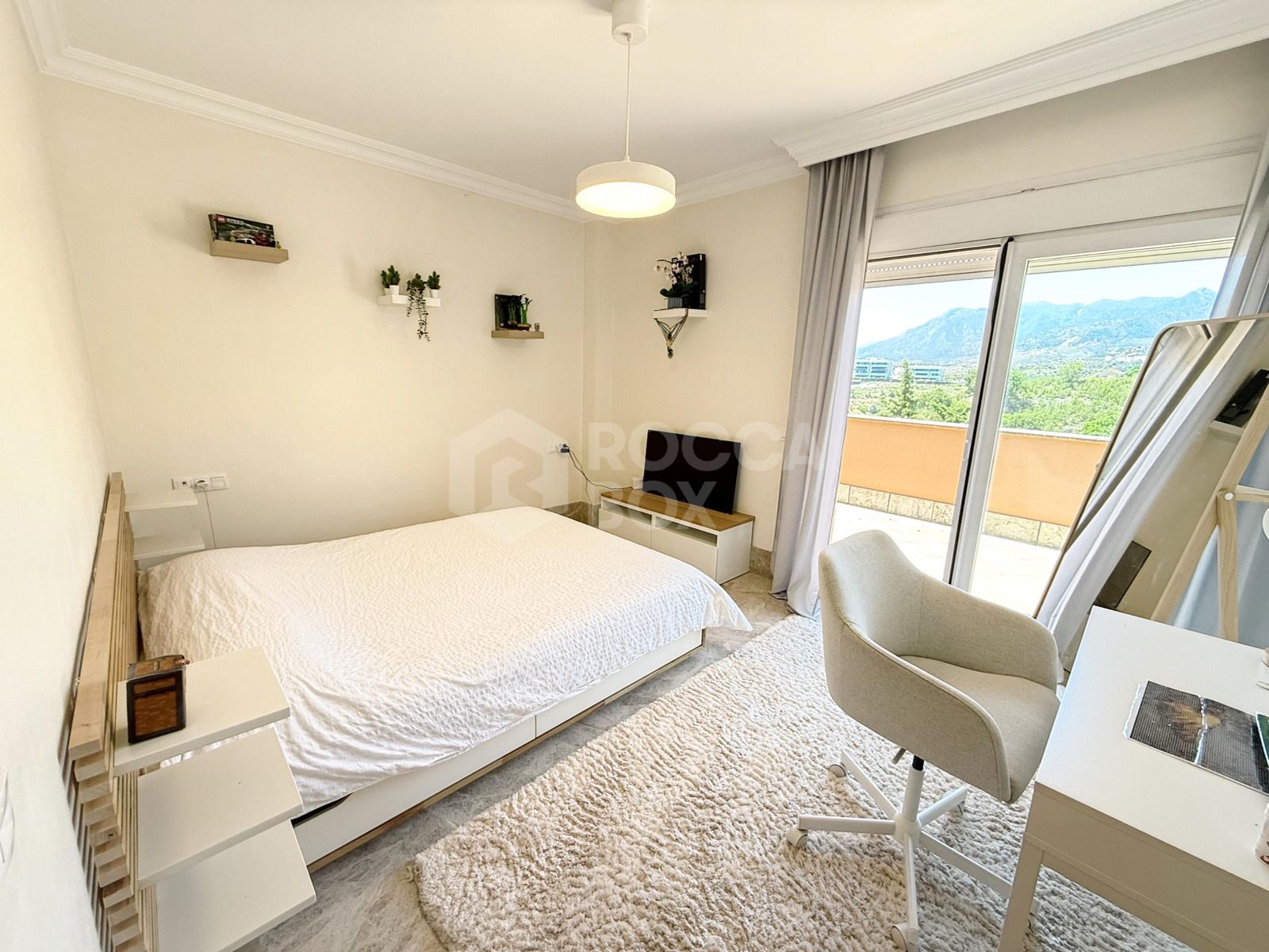 Stylish 3-Bedroom Short-term Rental Home with Garden in Santa Clara Golf