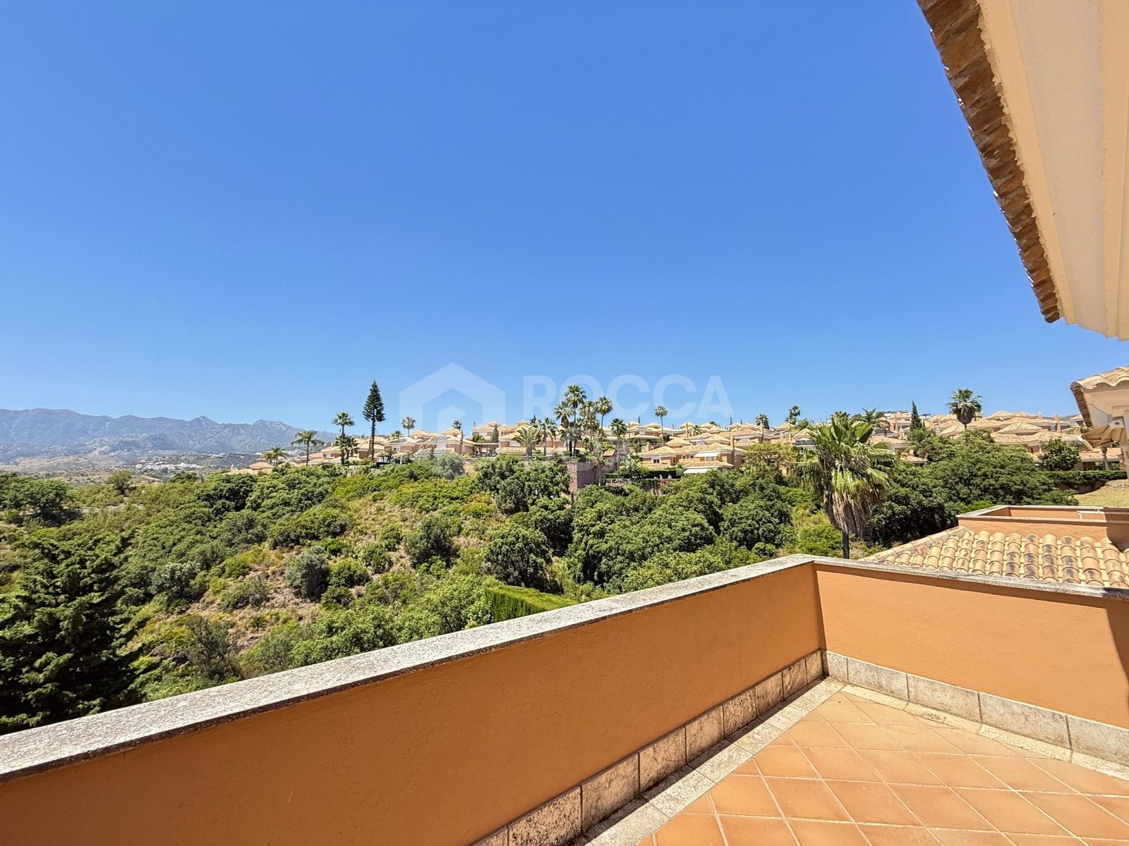 Stylish 3-Bedroom Short-term Rental Home with Garden in Santa Clara Golf