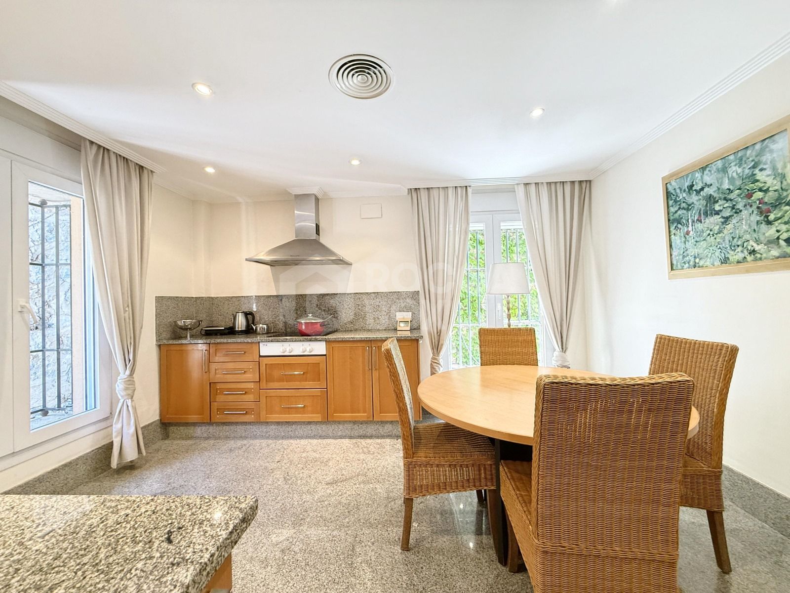 Stylish 3-Bedroom Short-term Rental Home with Garden in Santa Clara Golf