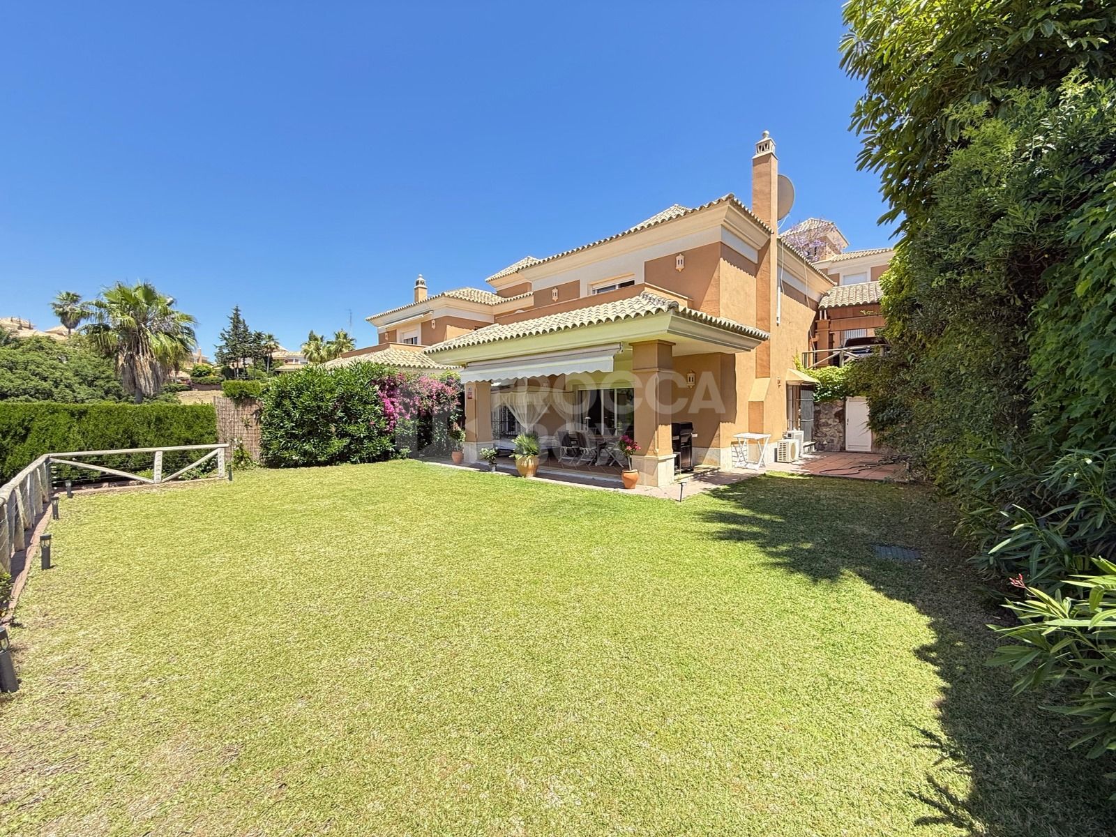 Stylish 3-Bedroom Short-term Rental Home with Garden in Santa Clara Golf