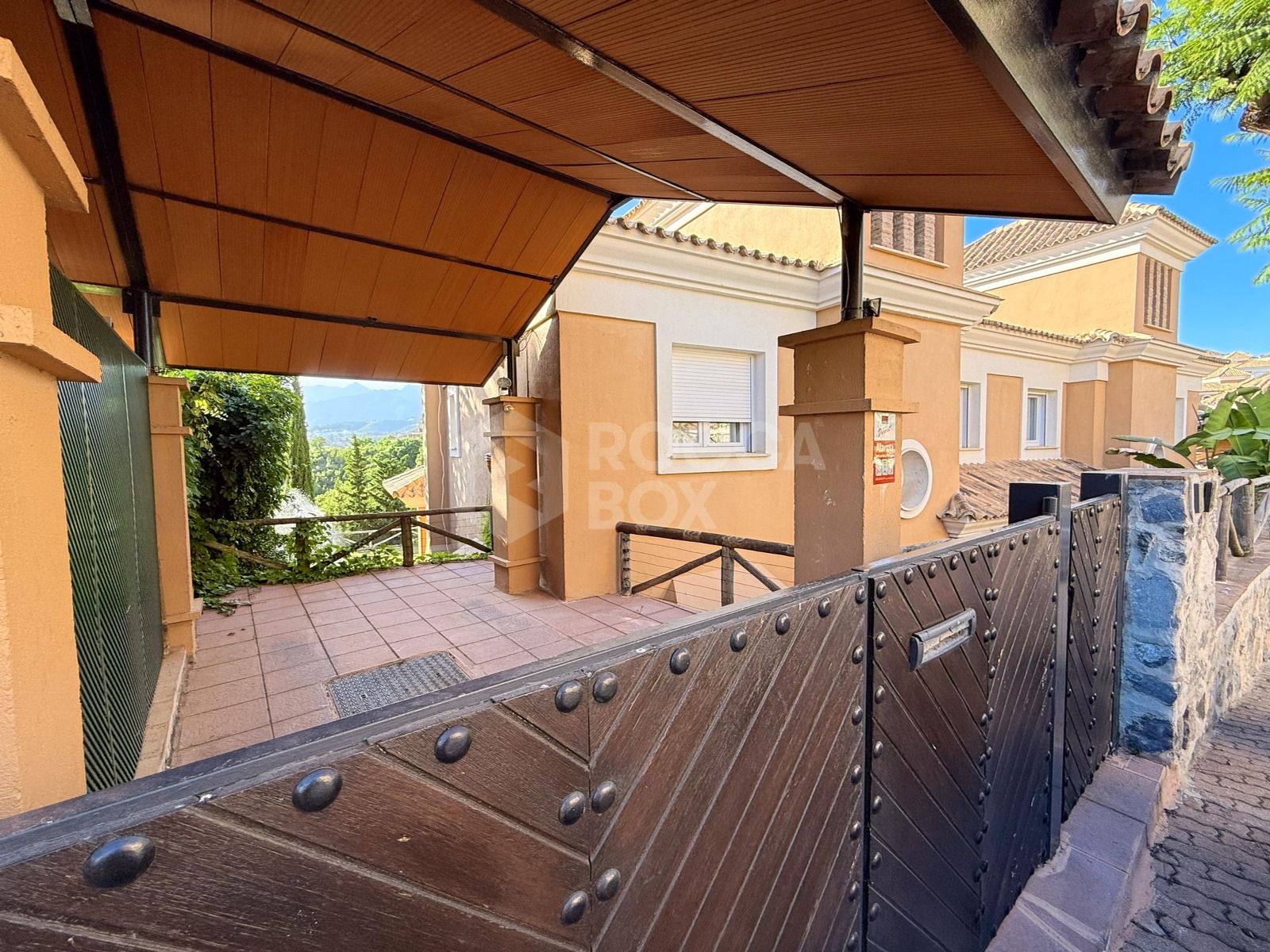 Stylish 3-Bedroom Short-term Rental Home with Garden in Santa Clara Golf
