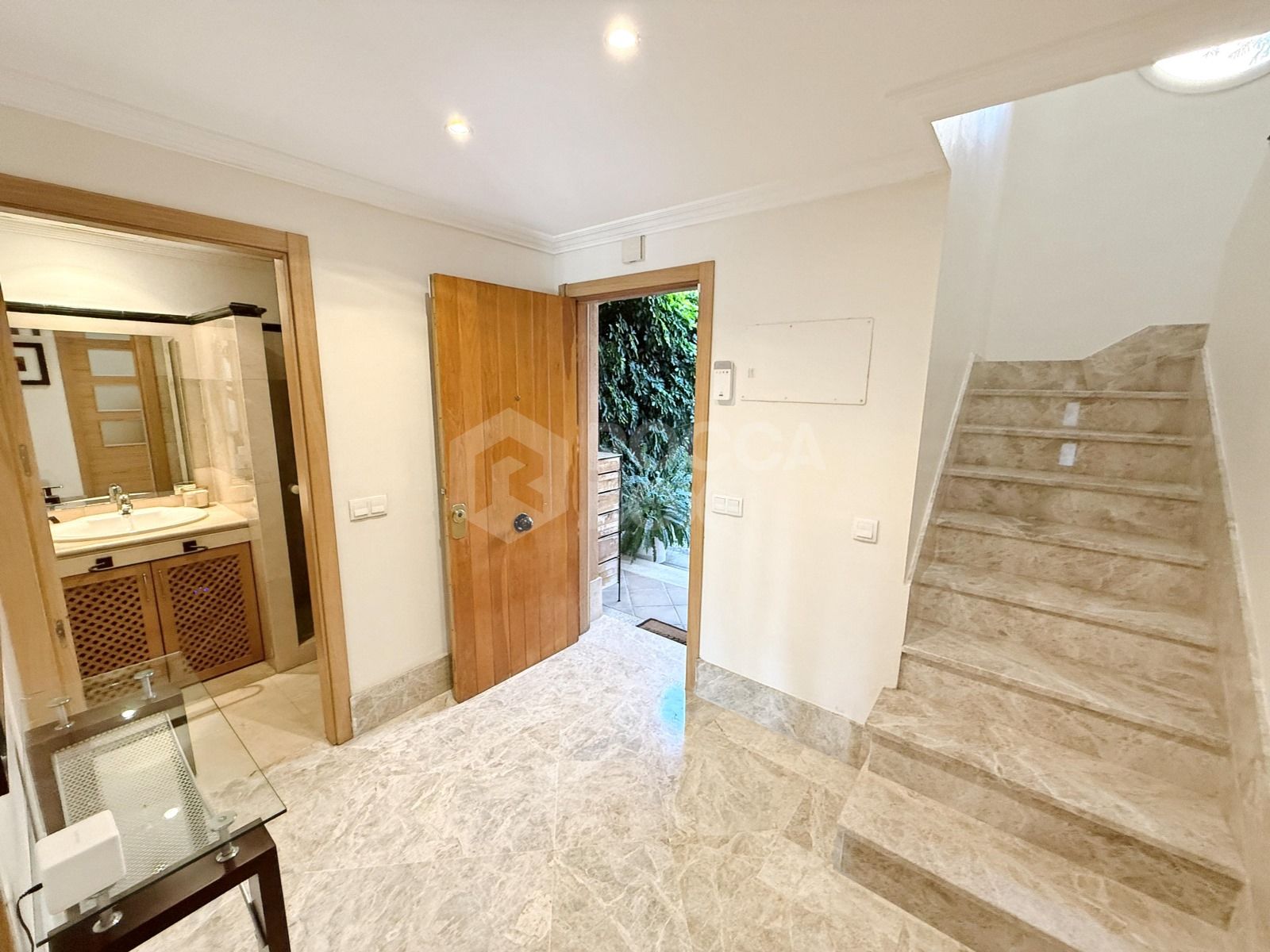 Stylish 3-Bedroom Short-term Rental Home with Garden in Santa Clara Golf