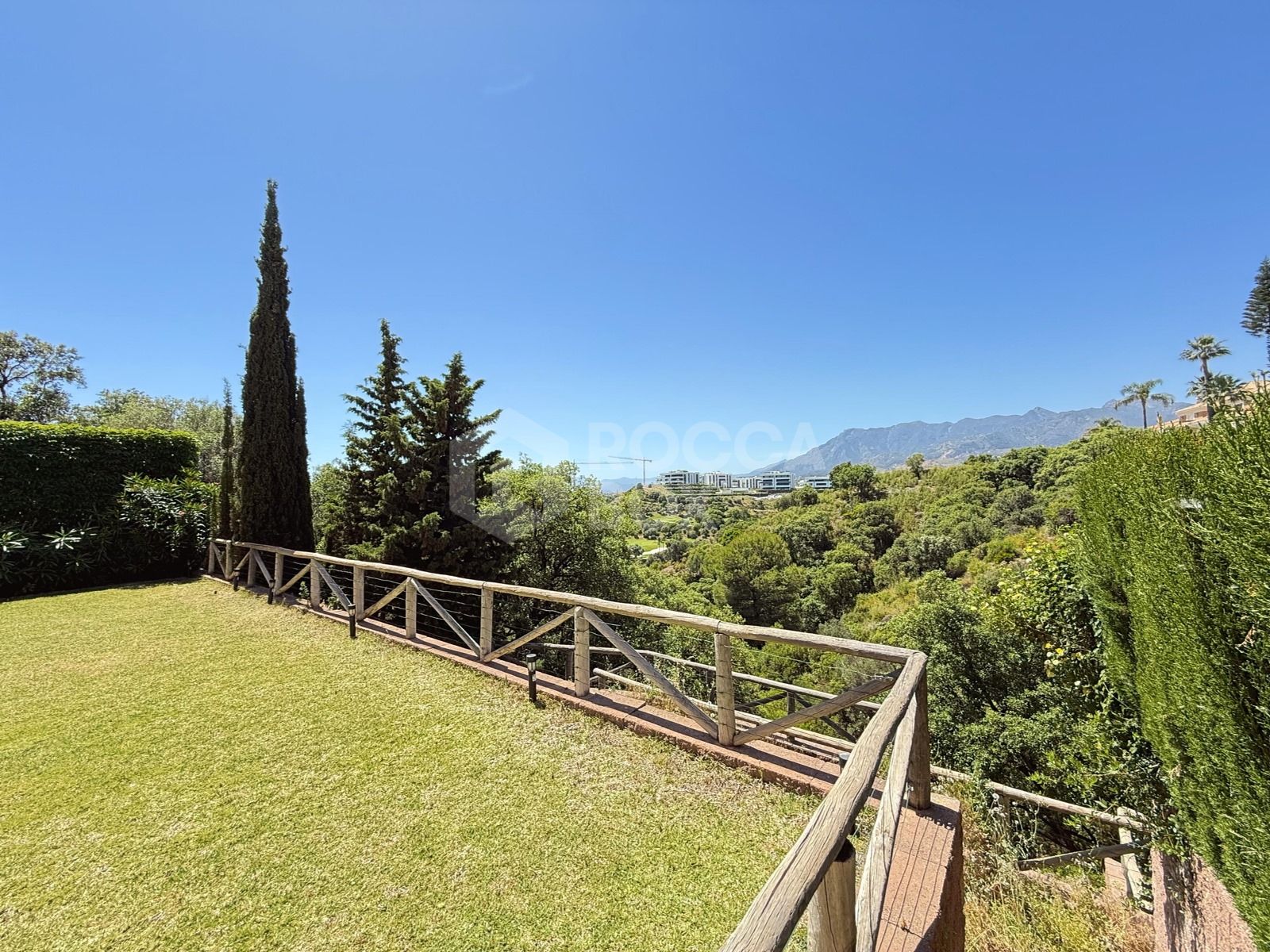 Stylish 3-Bedroom Short-term Rental Home with Garden in Santa Clara Golf