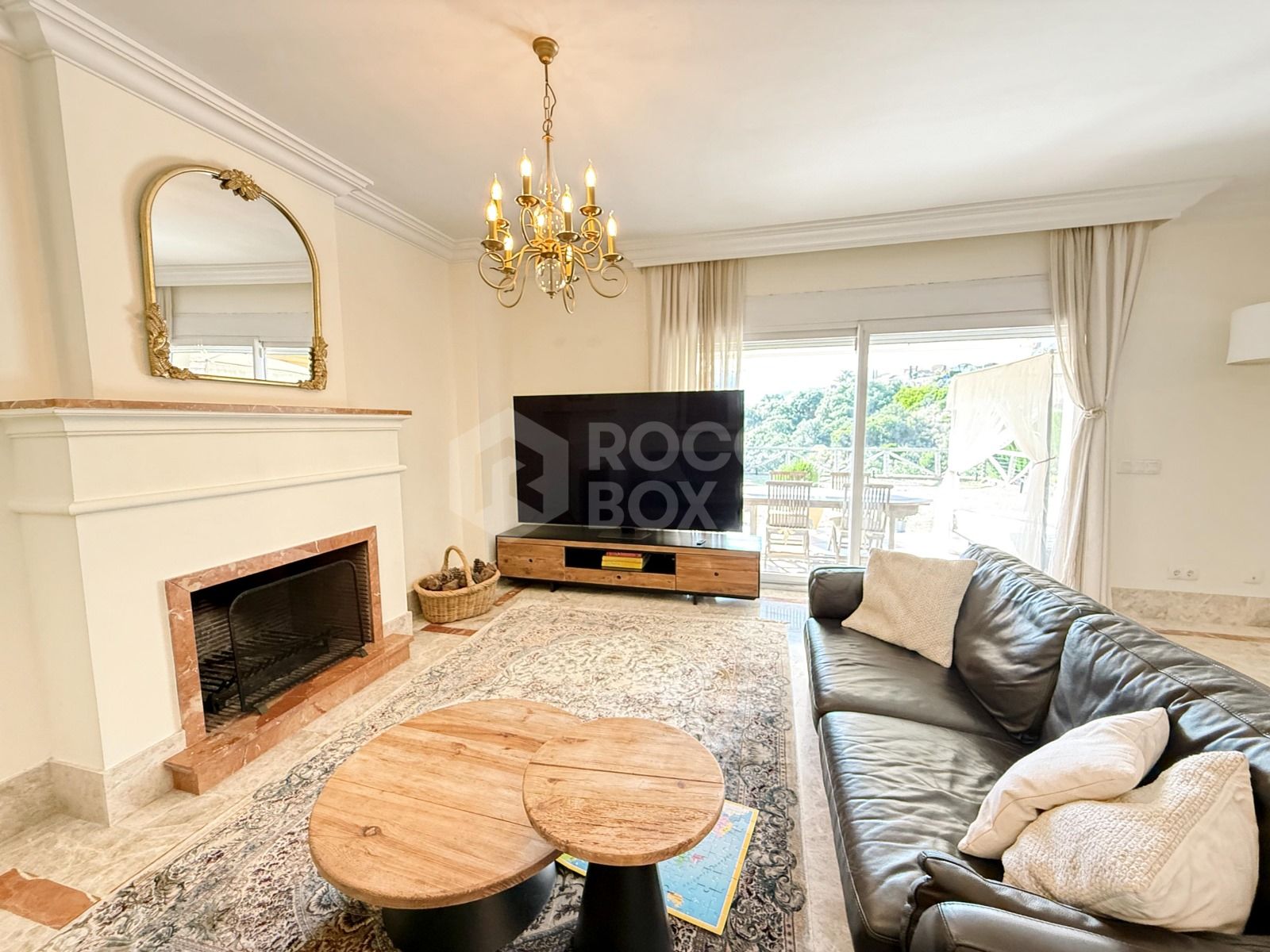 Stylish 3-Bedroom Short-term Rental Home with Garden in Santa Clara Golf