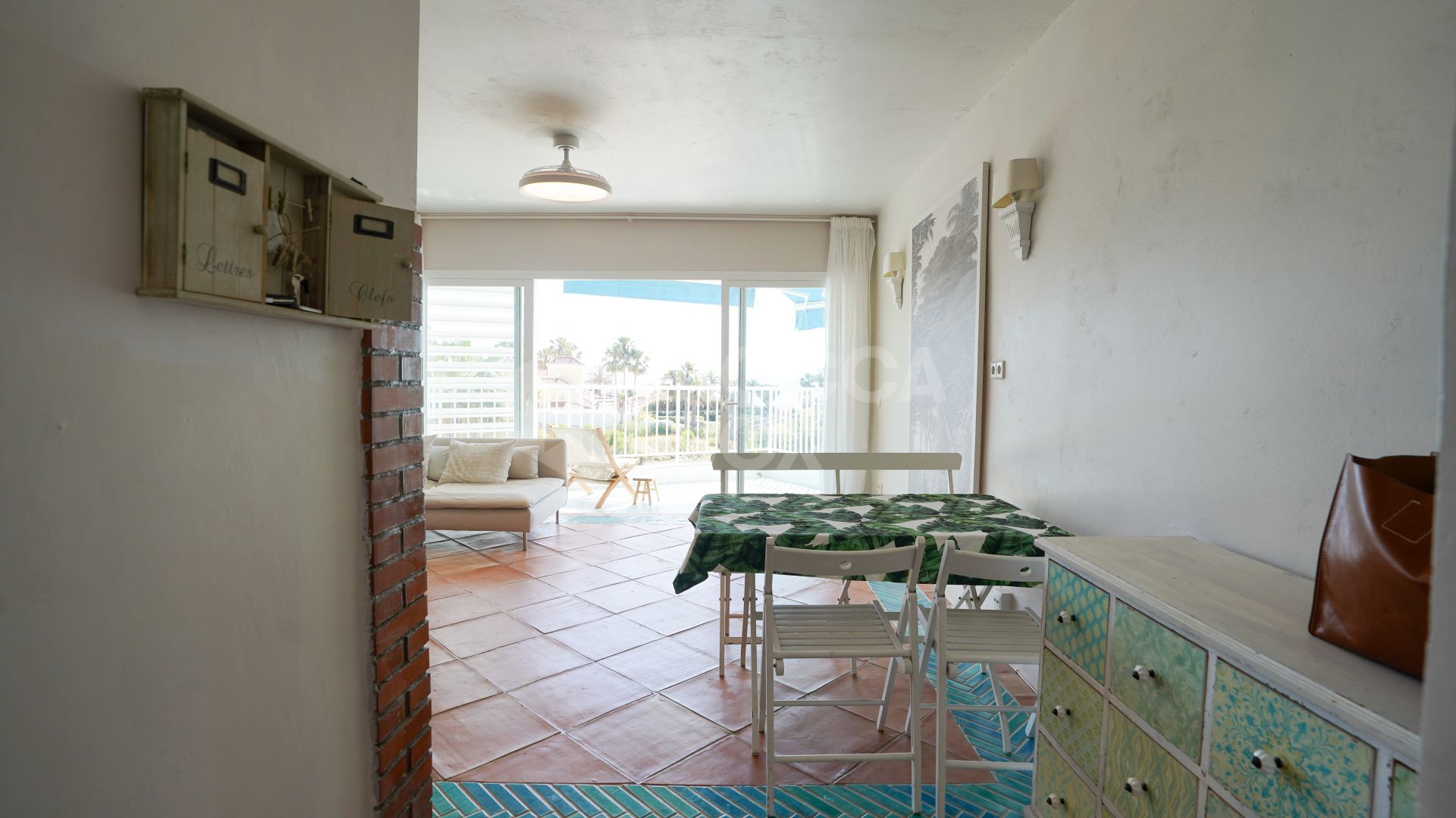 Beachside Apartment with Panoramic Sea Views