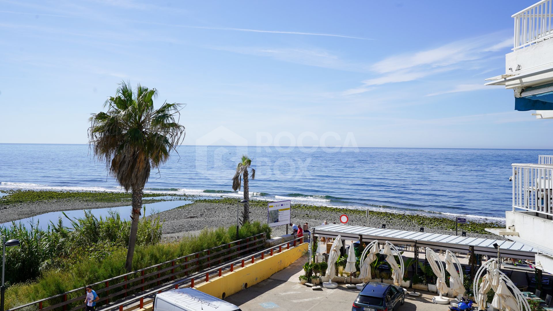 Beachside Apartment with Panoramic Sea Views