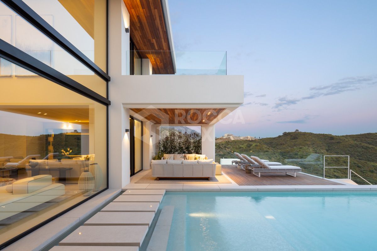 Contemporary Masterpiece with Panoramic Sea Views in Lomas de La Quinta, Benahavís