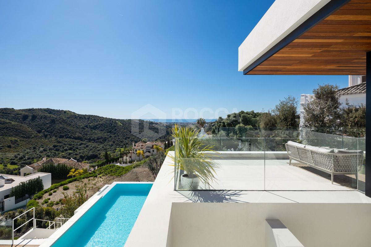Contemporary Masterpiece with Panoramic Sea Views in Lomas de La Quinta, Benahavís
