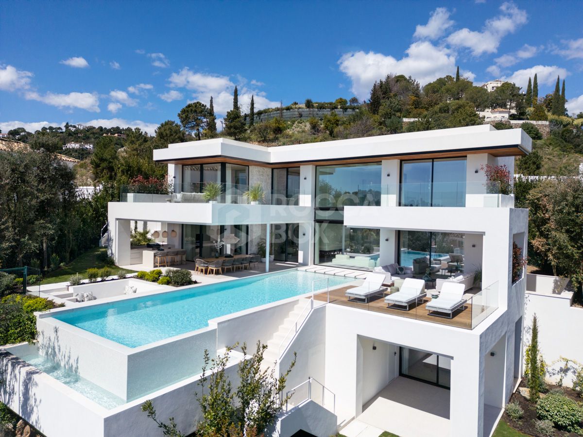 Contemporary Masterpiece with Panoramic Sea Views in Lomas de La Quinta, Benahavís