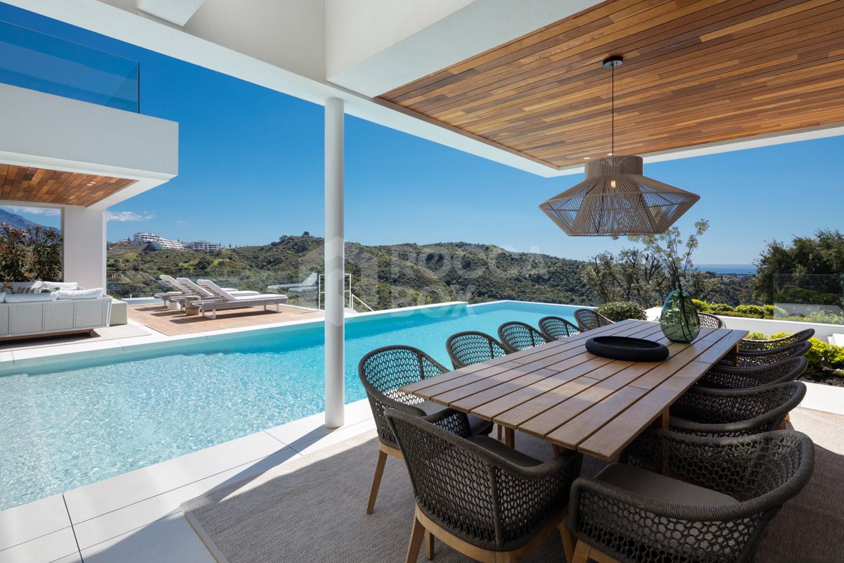 Contemporary Masterpiece with Panoramic Sea Views in Lomas de La Quinta, Benahavís