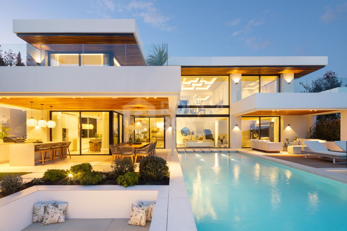 Contemporary Masterpiece with Panoramic Sea Views in Lomas de La Quinta, Benahavís