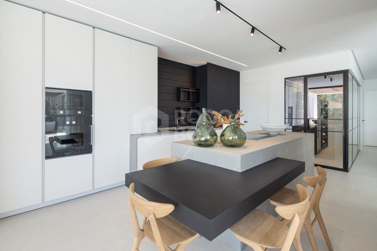 Contemporary Masterpiece with Panoramic Sea Views in Lomas de La Quinta, Benahavís