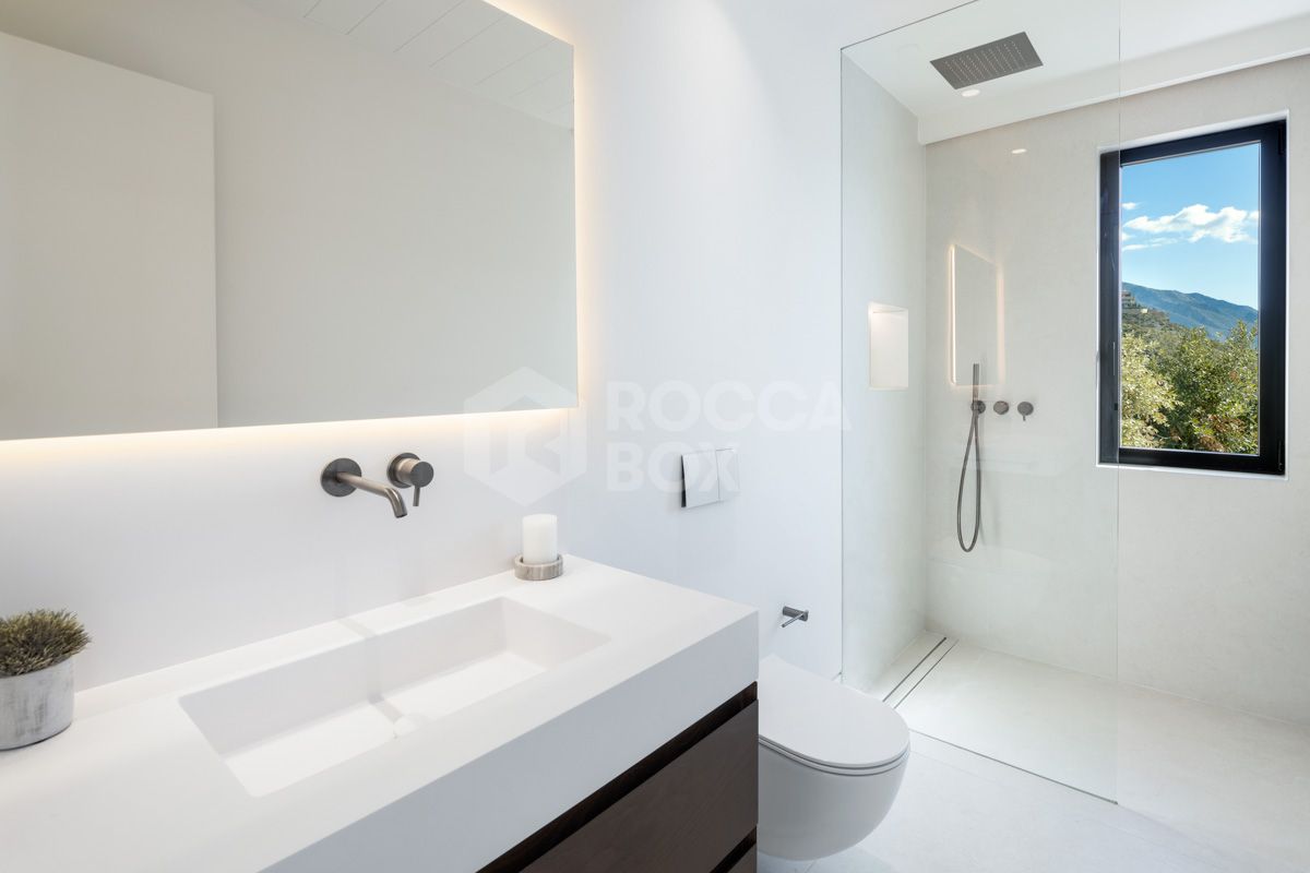 Contemporary Masterpiece with Panoramic Sea Views in Lomas de La Quinta, Benahavís