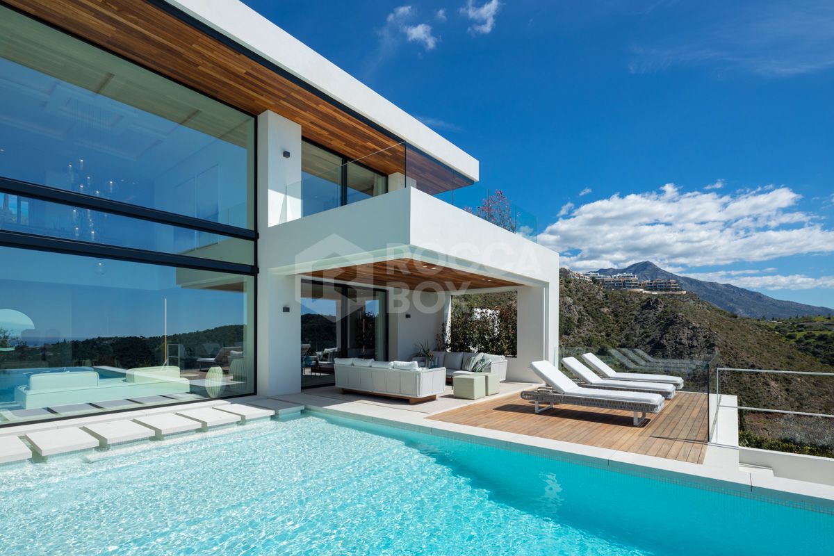 Contemporary Masterpiece with Panoramic Sea Views in Lomas de La Quinta, Benahavís