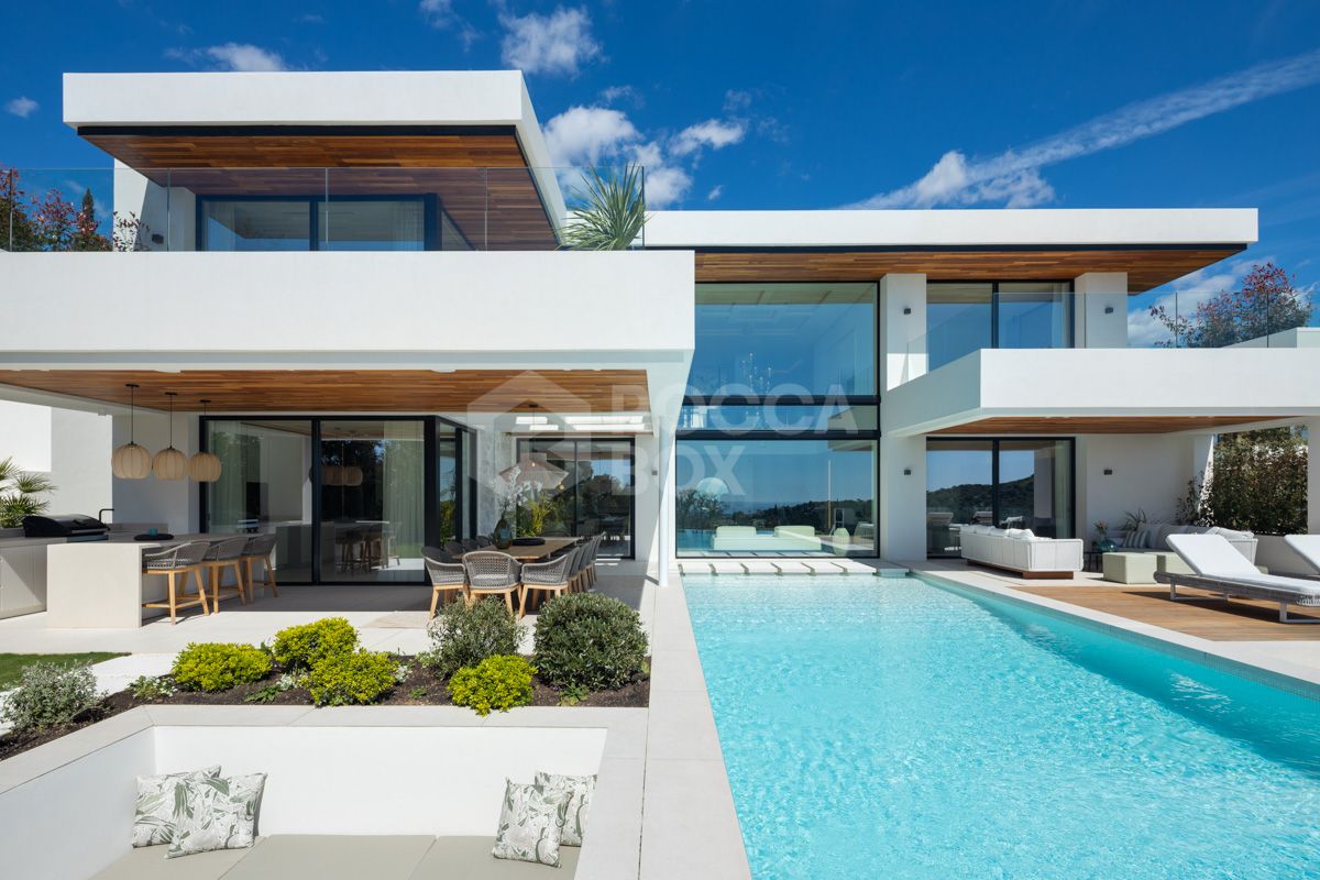 Contemporary Masterpiece with Panoramic Sea Views in Lomas de La Quinta, Benahavís