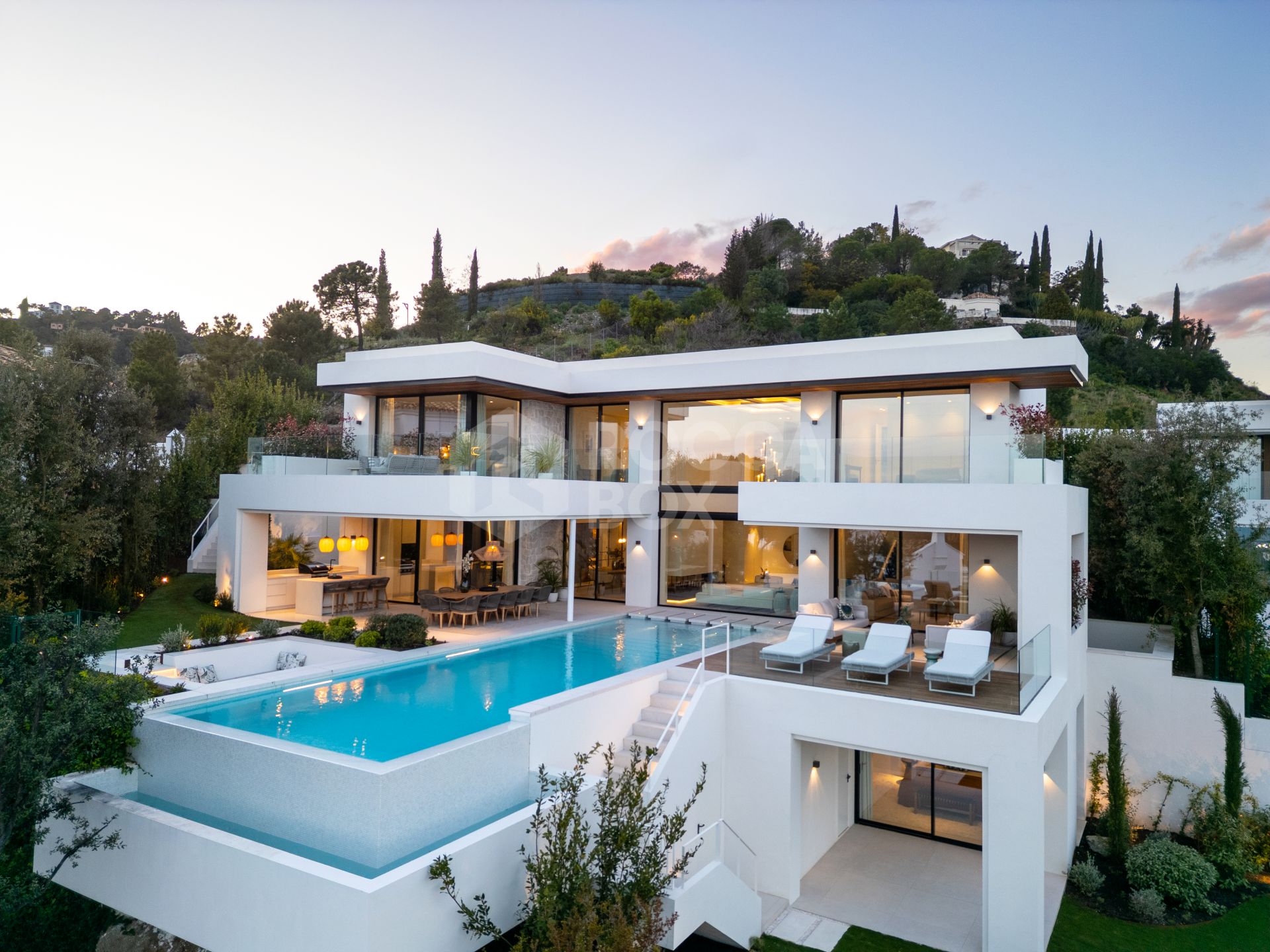 Contemporary Masterpiece with Panoramic Sea Views in Lomas de La Quinta, Benahavís
