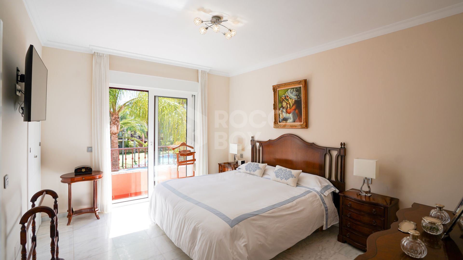 Elegant 4-Bedroom Semi-Detached Home in Marbella: Prime Location!