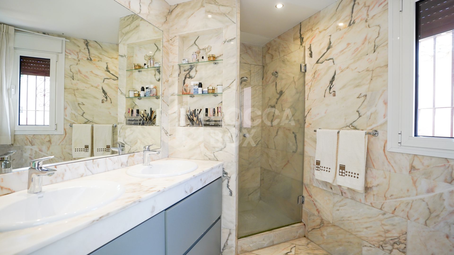 Elegant 4-Bedroom Semi-Detached Home in Marbella: Prime Location!