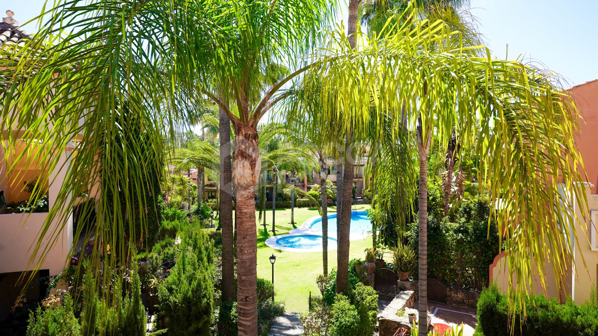 Elegant 4-Bedroom Semi-Detached Home in Marbella: Prime Location!