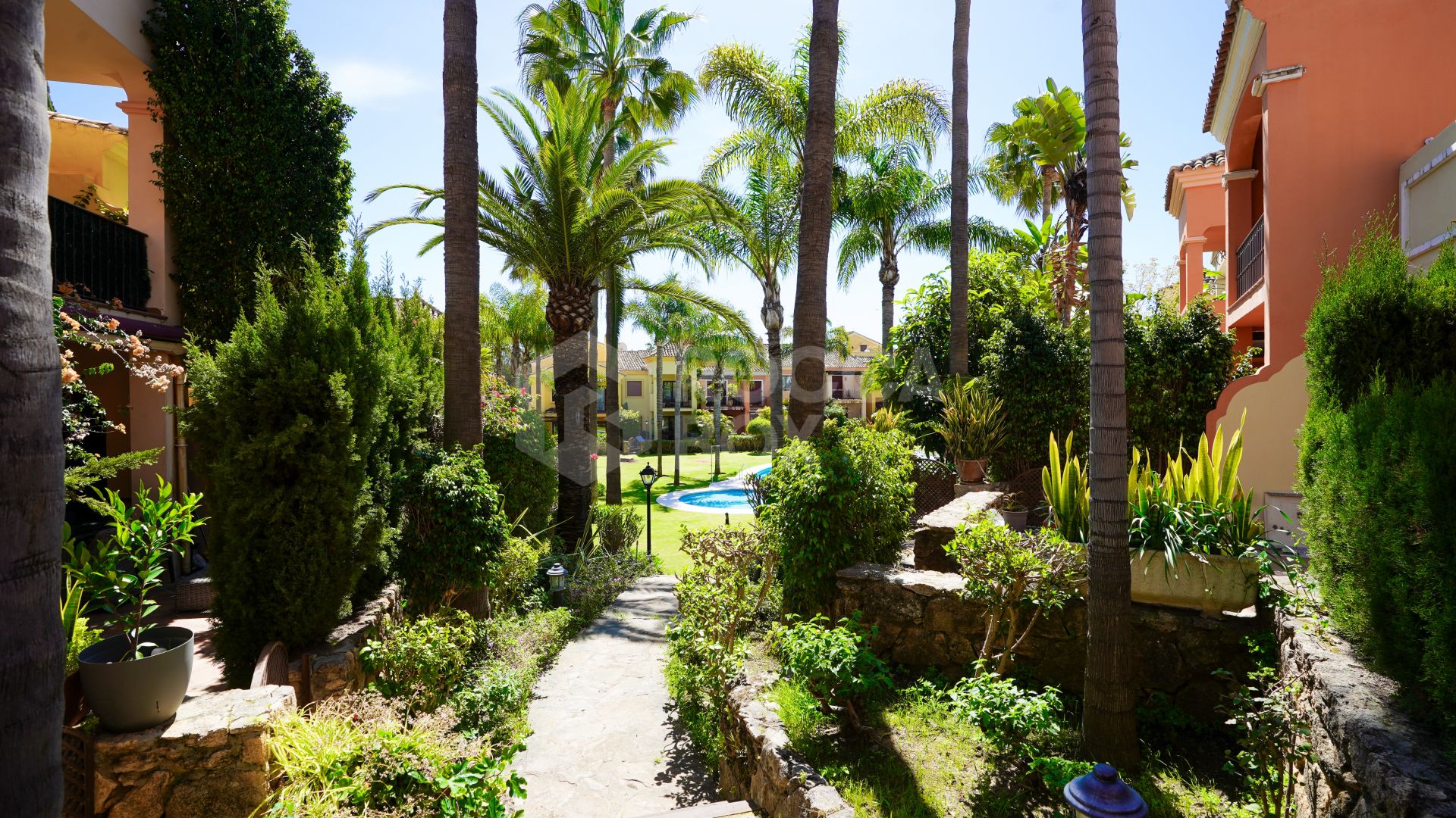 Elegant 4-Bedroom Semi-Detached Home in Marbella: Prime Location!