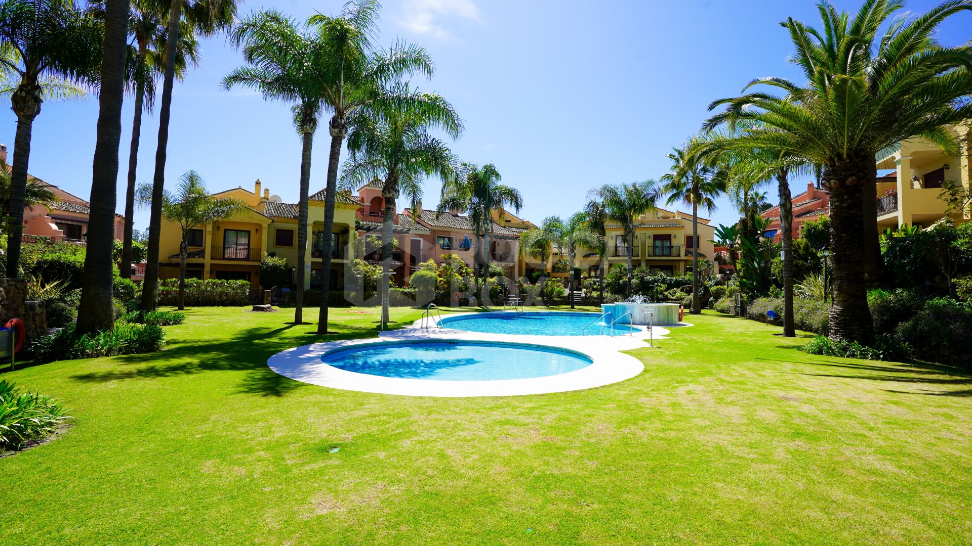Elegant 4-Bedroom Semi-Detached Home in Marbella: Prime Location!