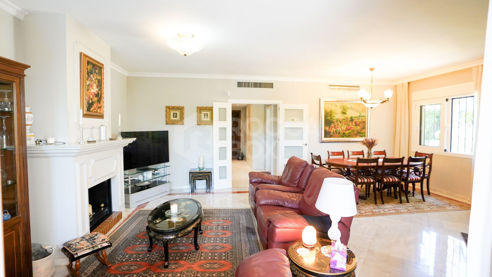 Elegant 4-Bedroom Semi-Detached Home in Marbella: Prime Location!