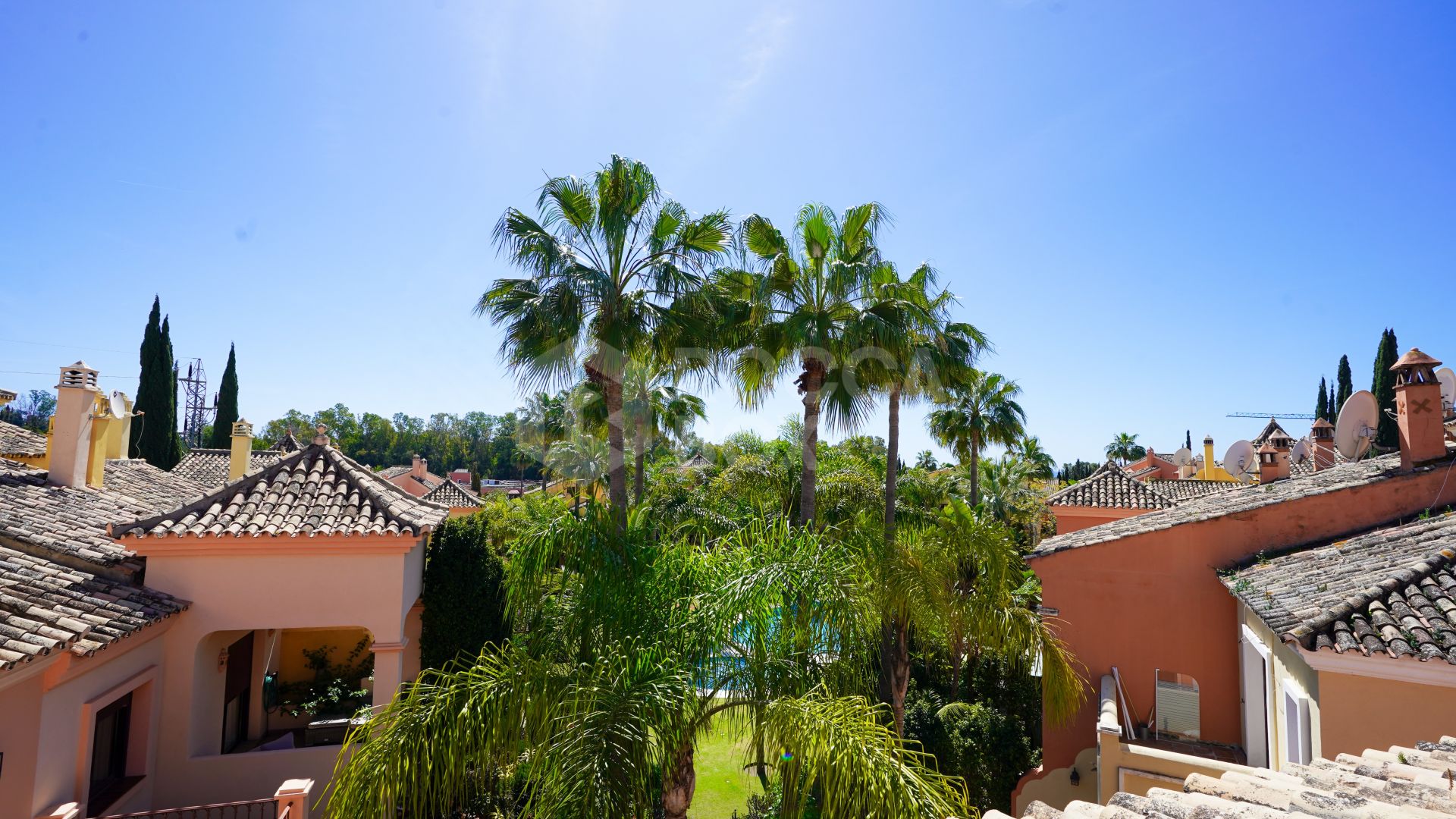 Elegant 4-Bedroom Semi-Detached Home in Marbella: Prime Location!
