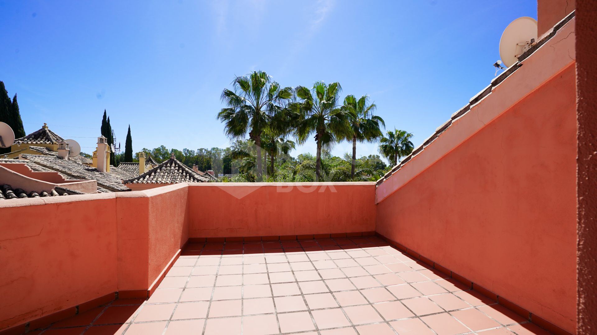Elegant 4-Bedroom Semi-Detached Home in Marbella: Prime Location!