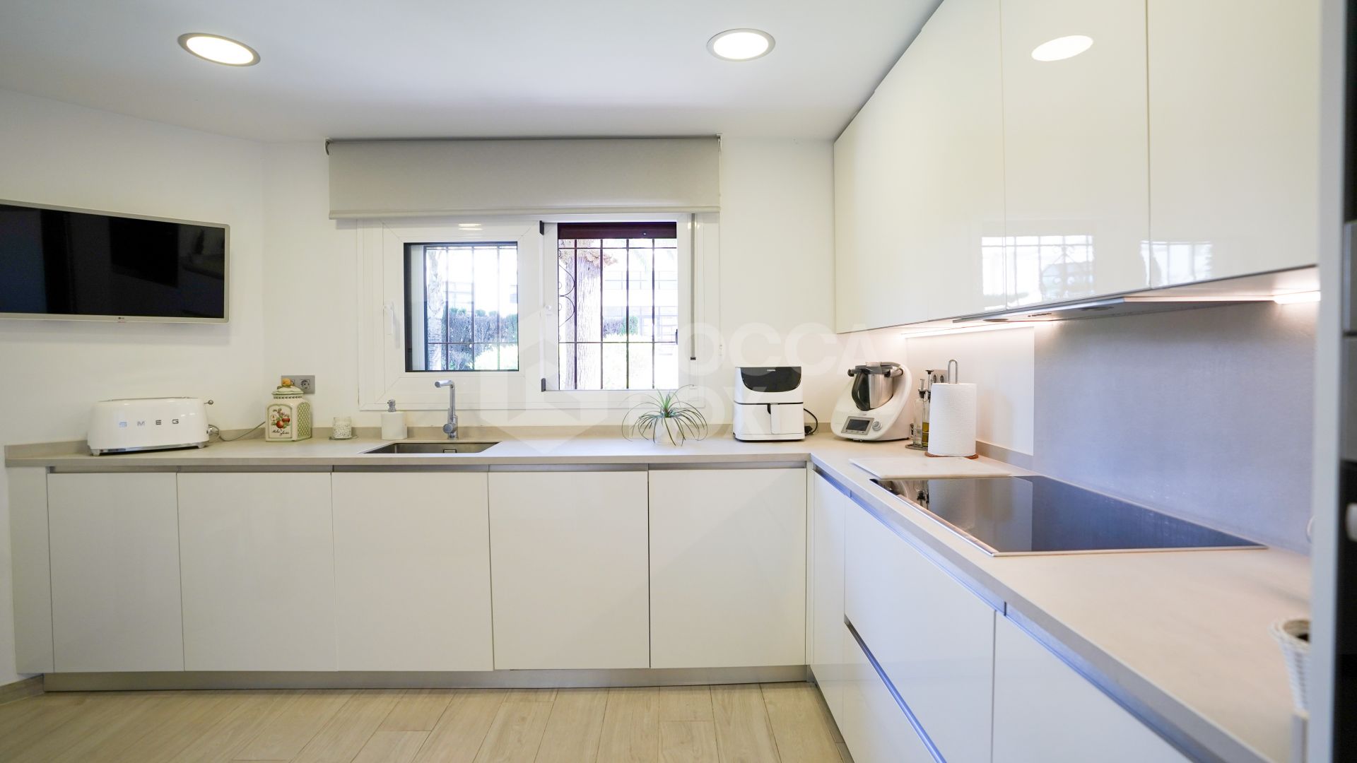 Elegant 4-Bedroom Semi-Detached Home in Marbella: Prime Location!