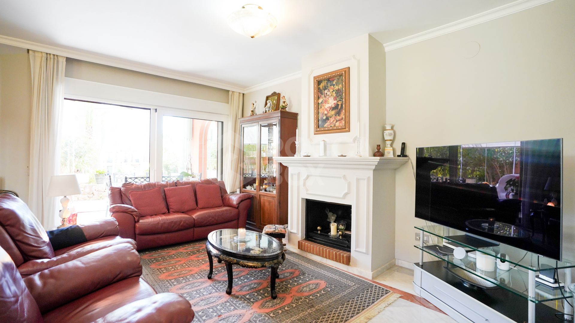 Elegant 4-Bedroom Semi-Detached Home in Marbella: Prime Location!