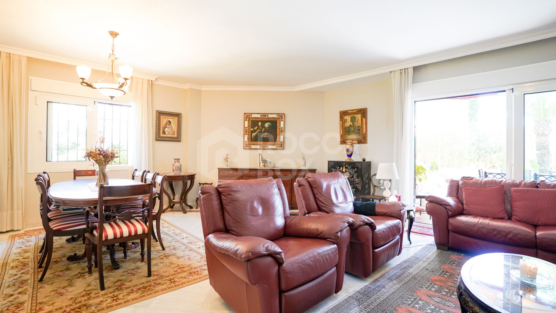 Elegant 4-Bedroom Semi-Detached Home in Marbella: Prime Location!