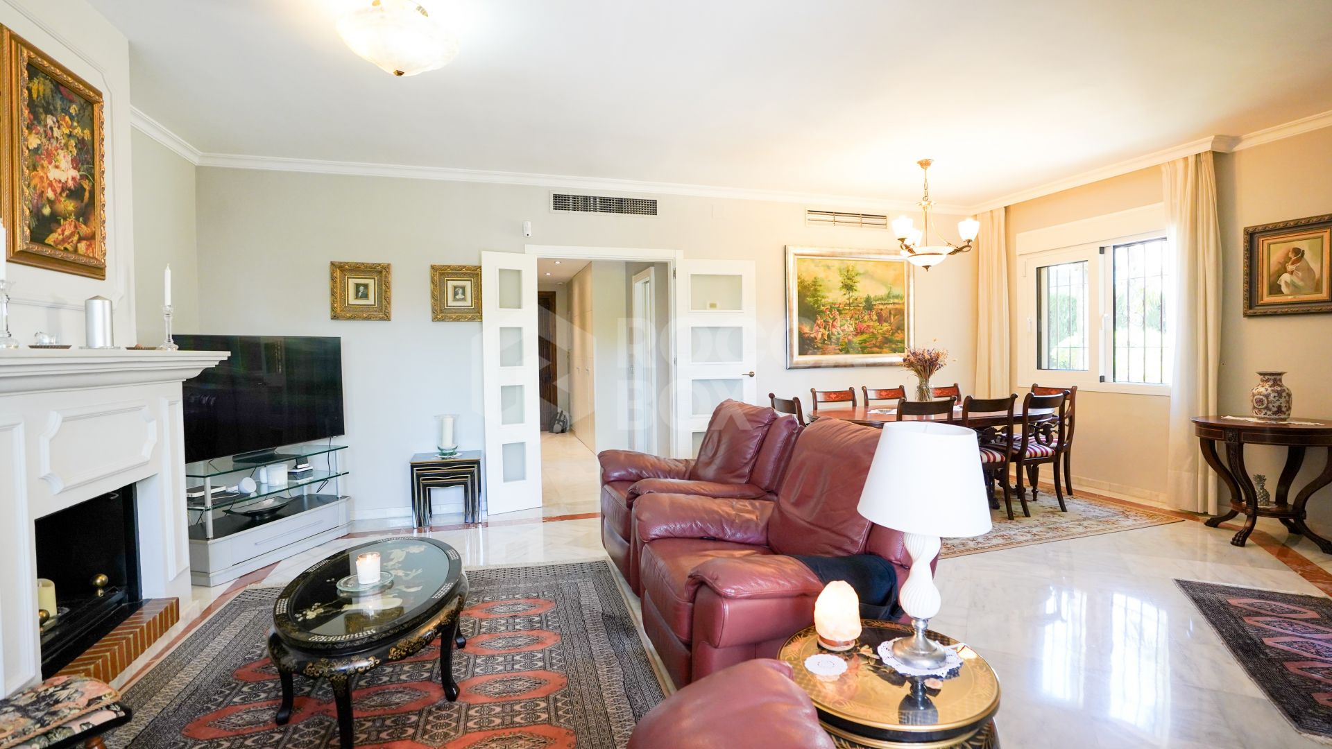 Elegant 4-Bedroom Semi-Detached Home in Marbella: Prime Location!