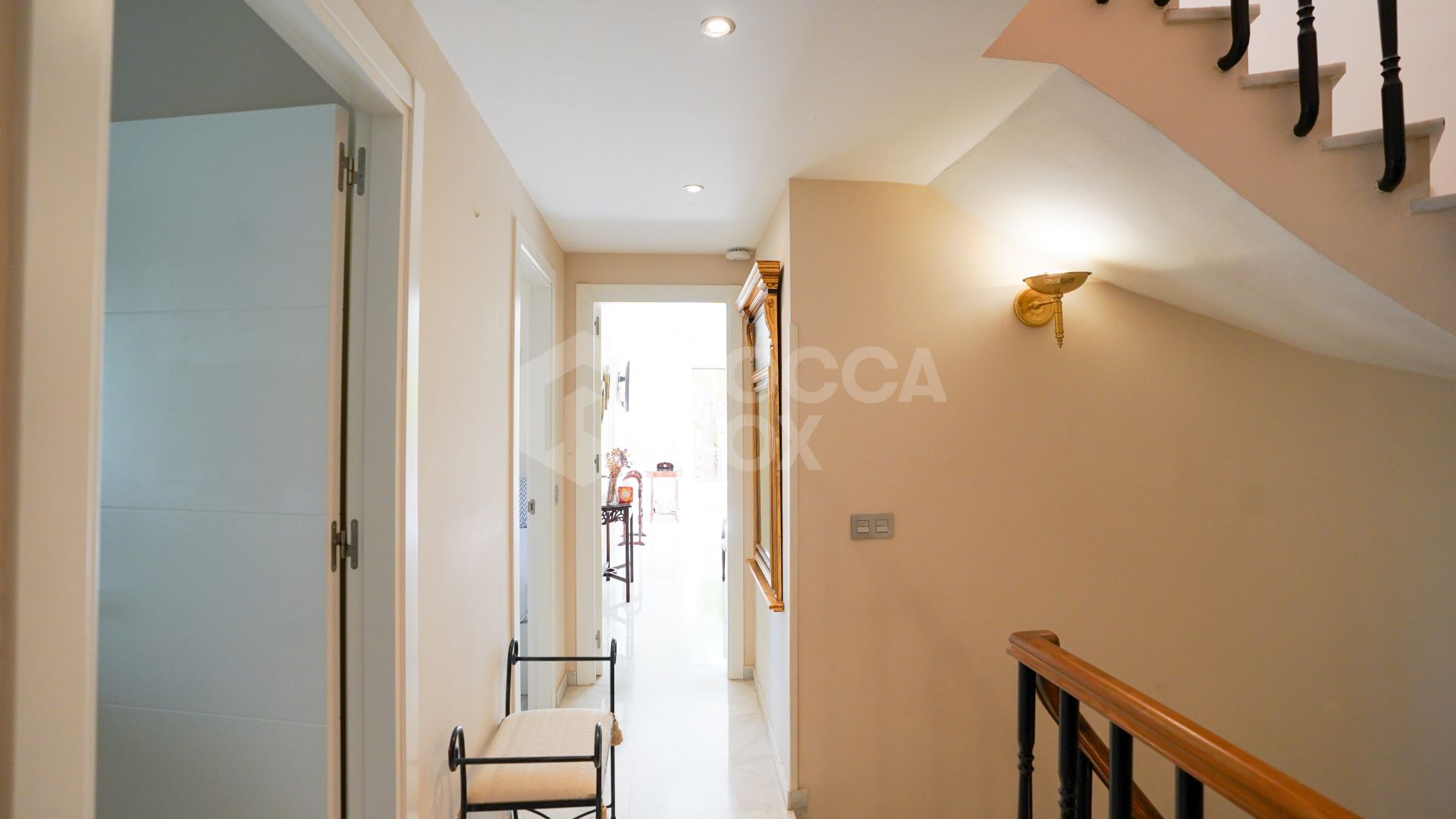 Elegant 4-Bedroom Semi-Detached Home in Marbella: Prime Location!