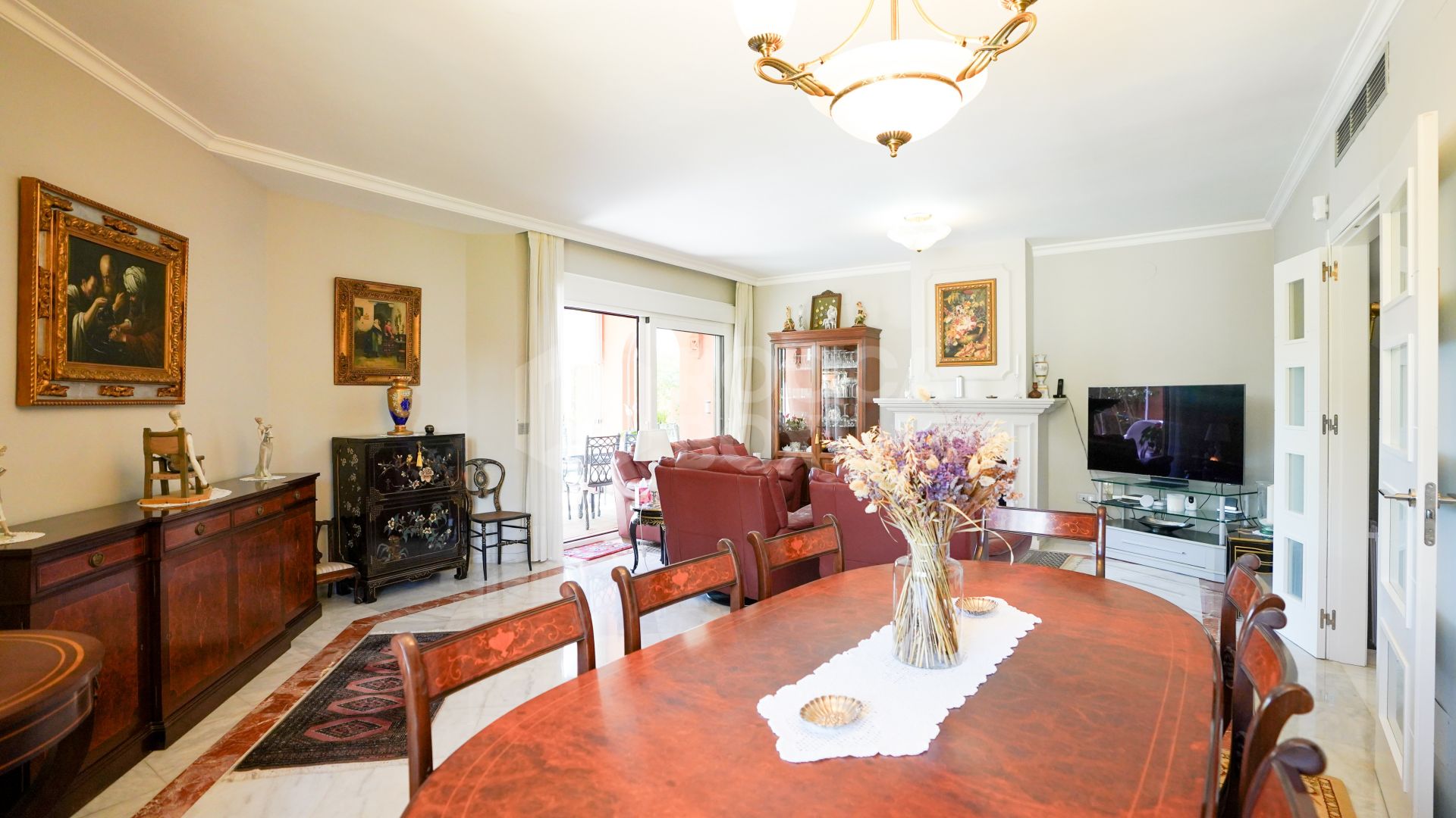 Elegant 4-Bedroom Semi-Detached Home in Marbella: Prime Location!