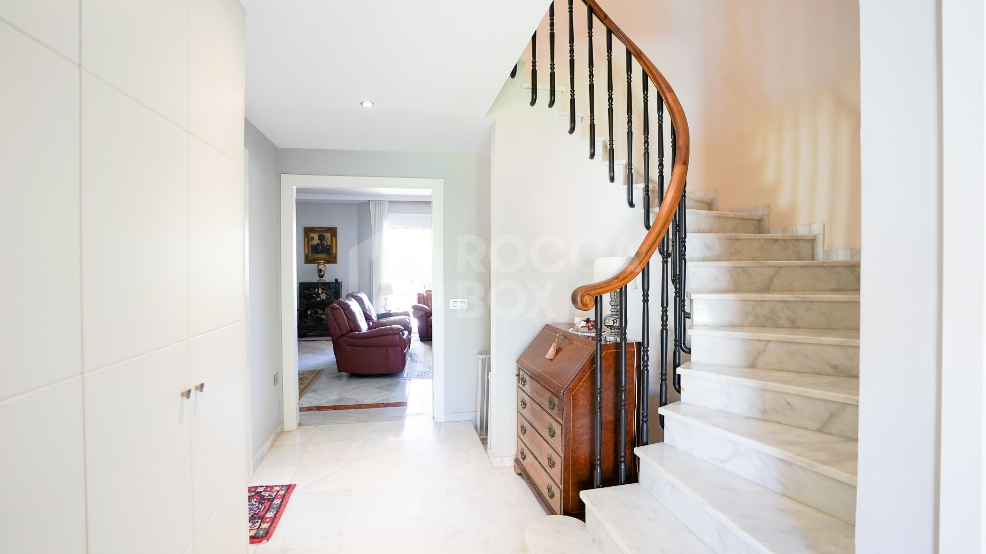 Elegant 4-Bedroom Semi-Detached Home in Marbella: Prime Location!