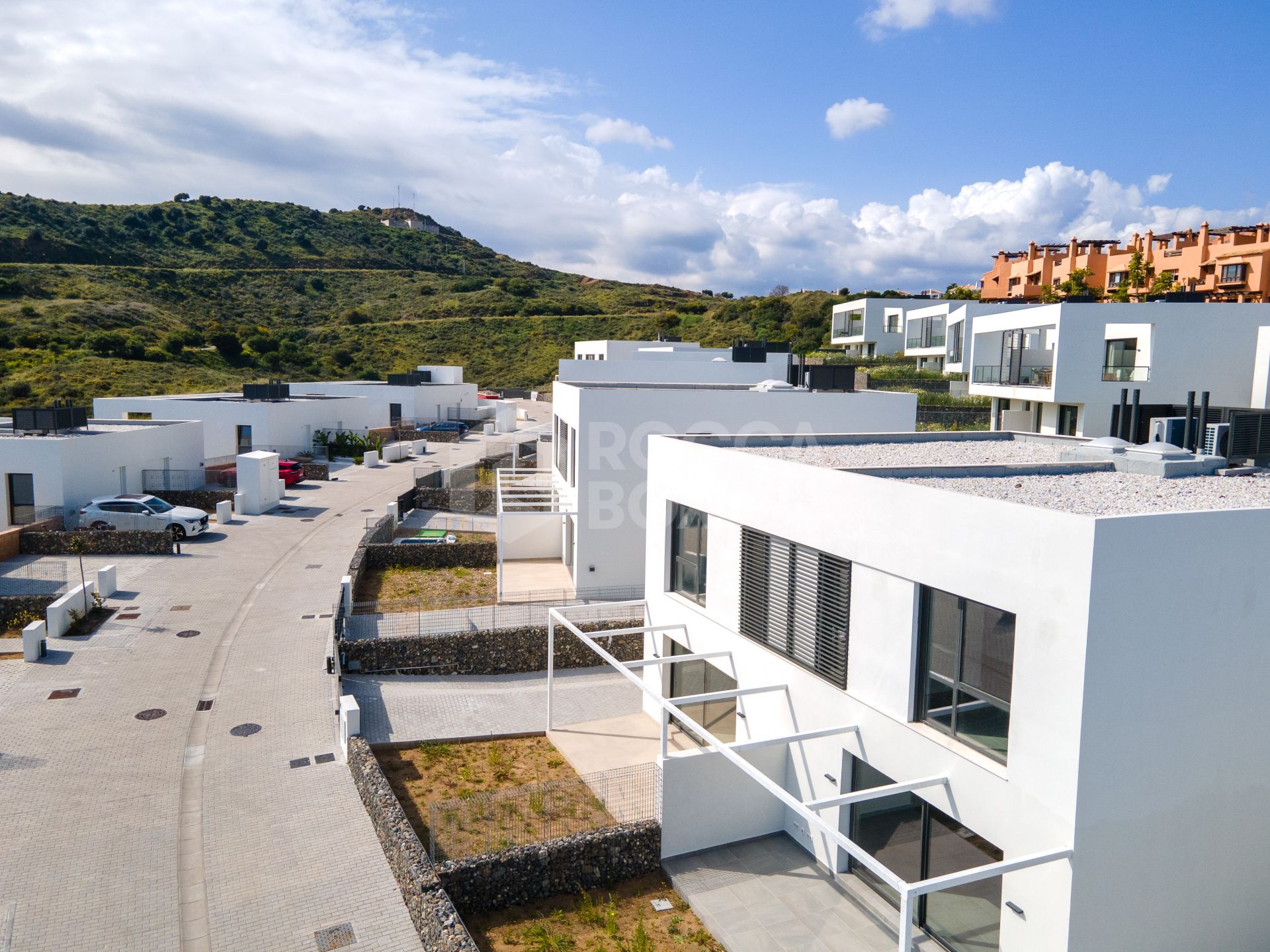 Key-Ready Luxury: Spacious 4-Bedroom Semi-Detached Home with Panoramic Views & Exclusive Amenities