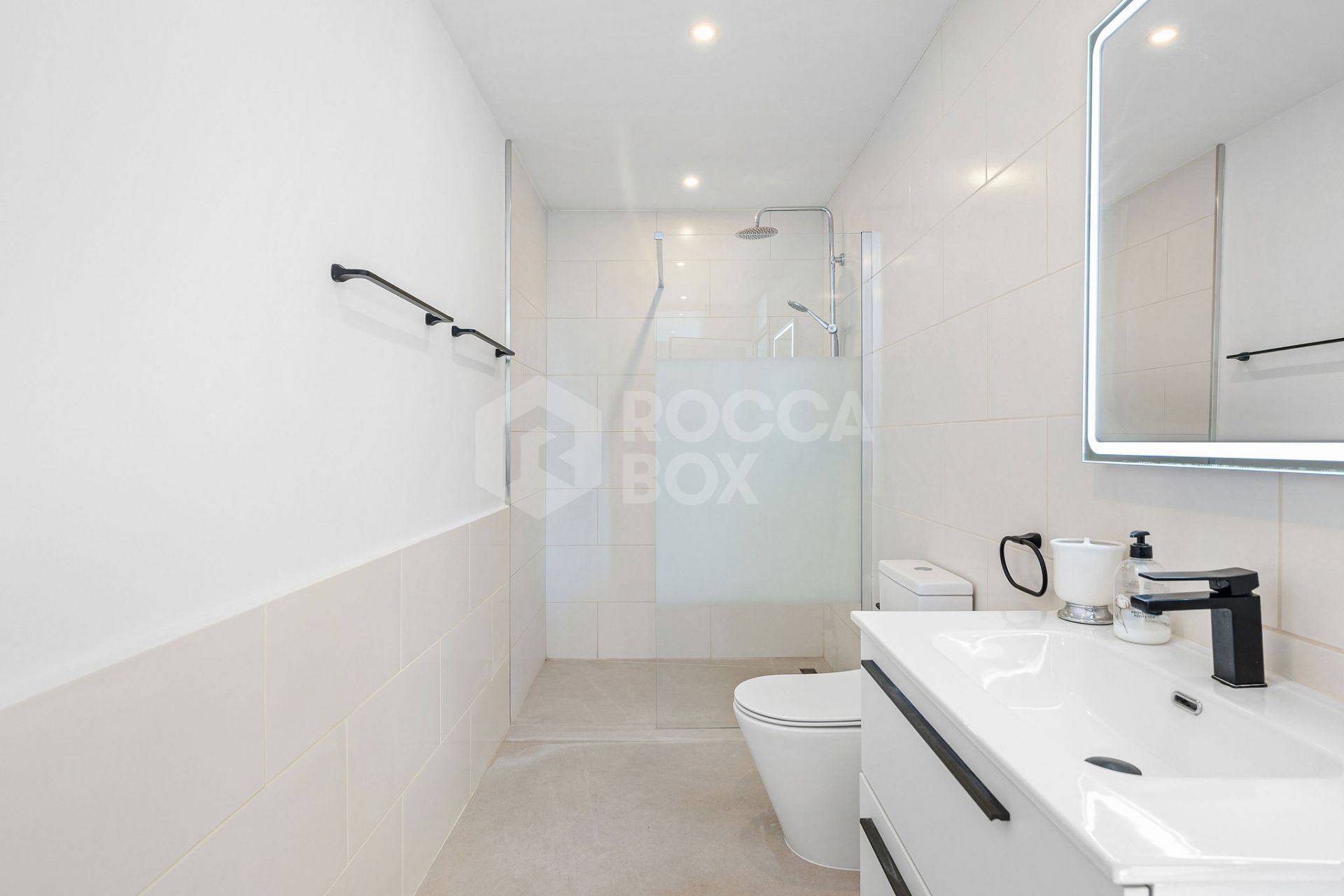 Stylish Frontline Golf Villa with Spectacular Views in Nueva Andalucía