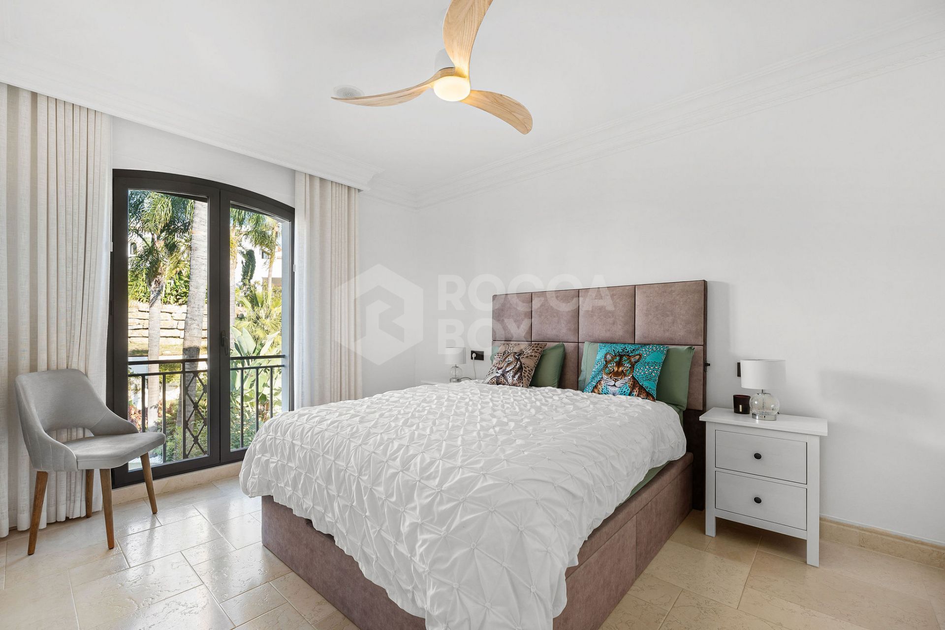 Stylish Frontline Golf Villa with Spectacular Views in Nueva Andalucía