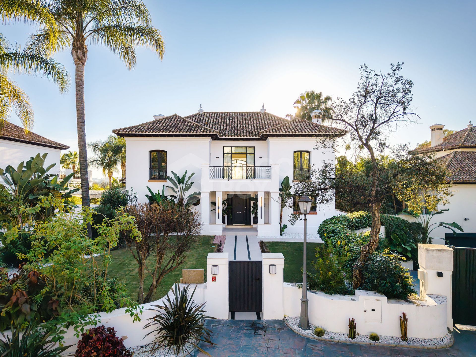 Stylish Frontline Golf Villa with Spectacular Views in Nueva Andalucía